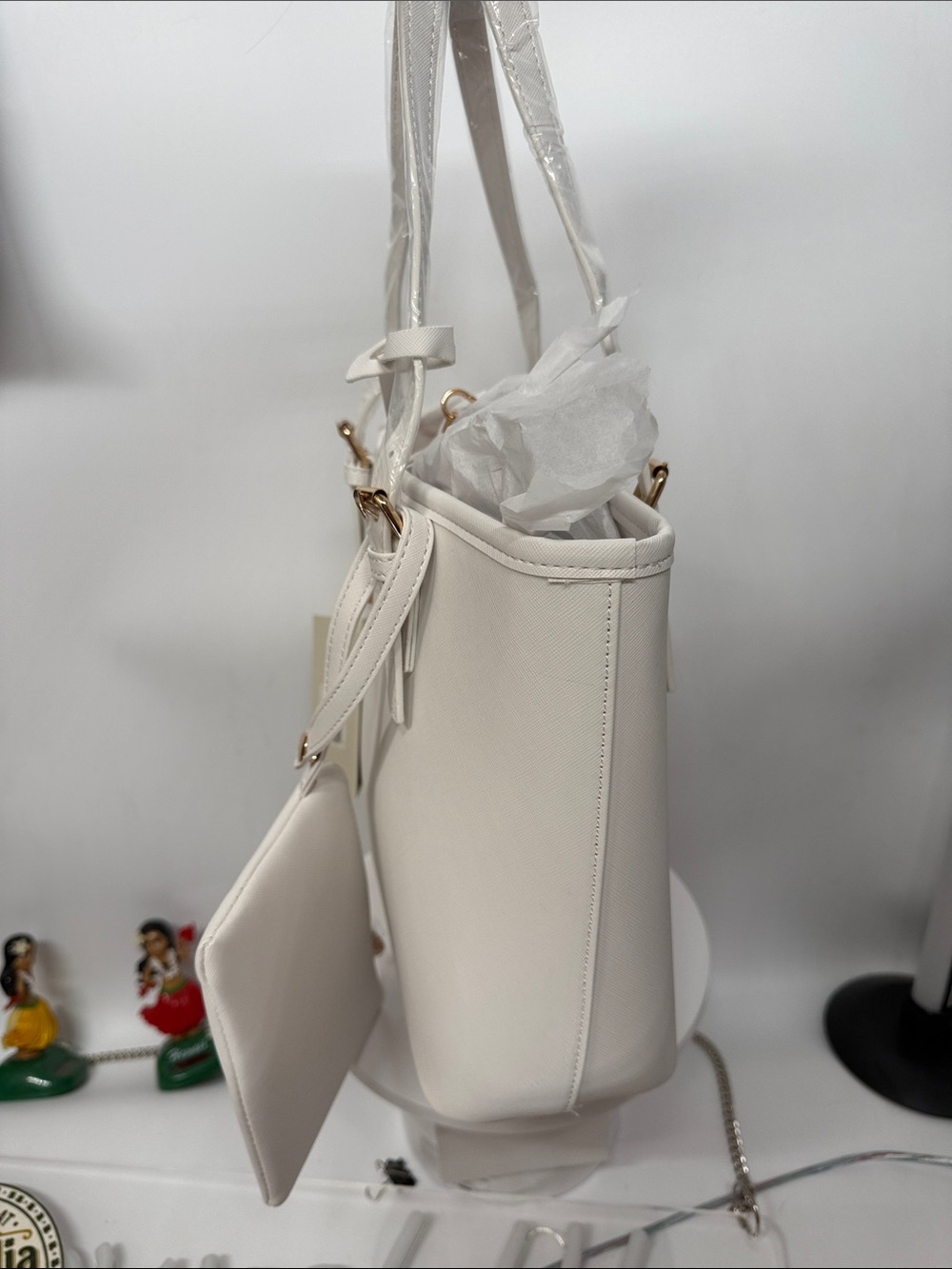 Women’s Valentino Orlando White Tote Bag with Gold Accent and make up bag - Picture 5 of 9